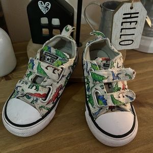🦖Dino Size 7 Toddler Converse🦕